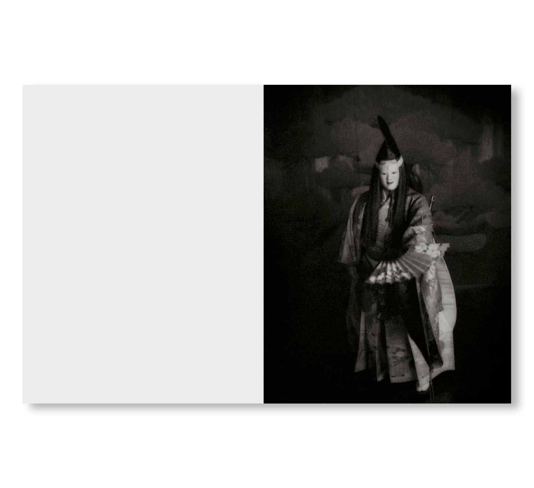 MONO NO AWARE・BEAUTY OF IMPERMANENCE by Kenro Izu