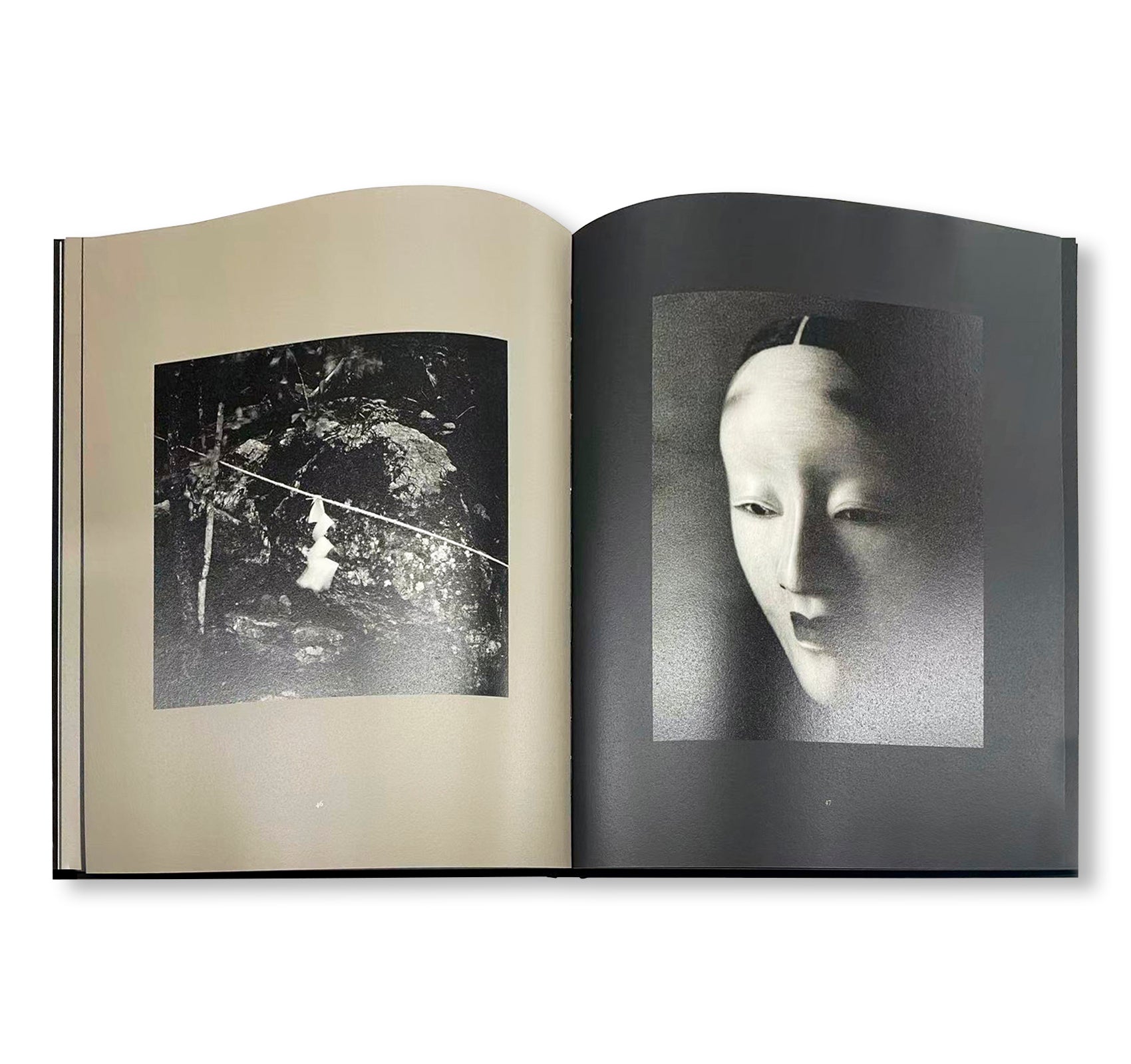 MONO NO AWARE・BEAUTY OF IMPERMANENCE by Kenro Izu