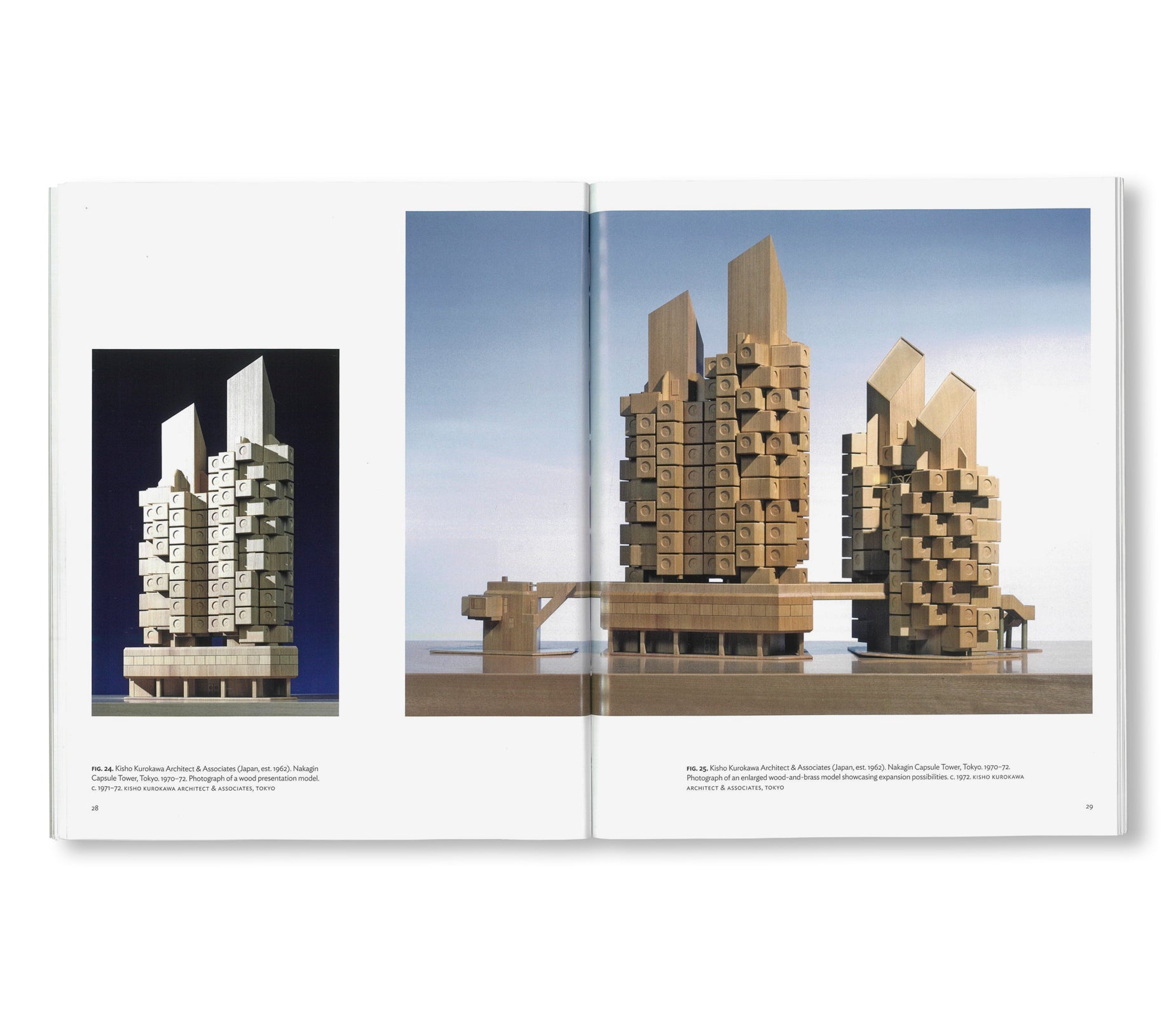 NAKAGIN CAPSULE TOWER by Kisho Kurokawa