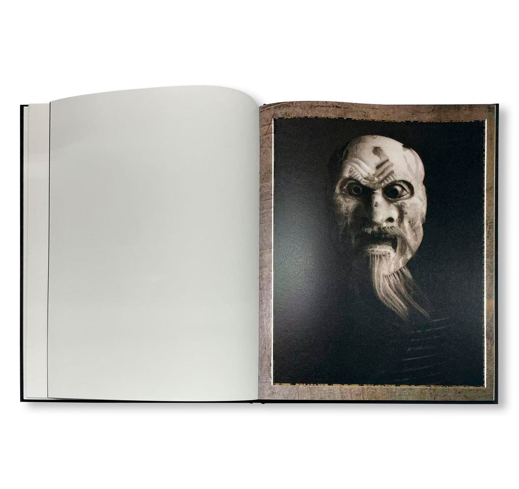 MONO NO AWARE・BEAUTY OF IMPERMANENCE by Kenro Izu