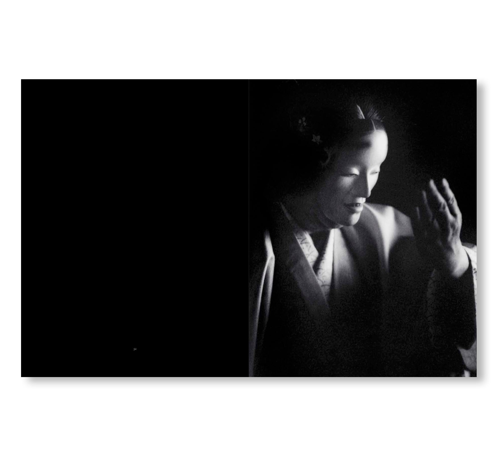 MONO NO AWARE・BEAUTY OF IMPERMANENCE by Kenro Izu