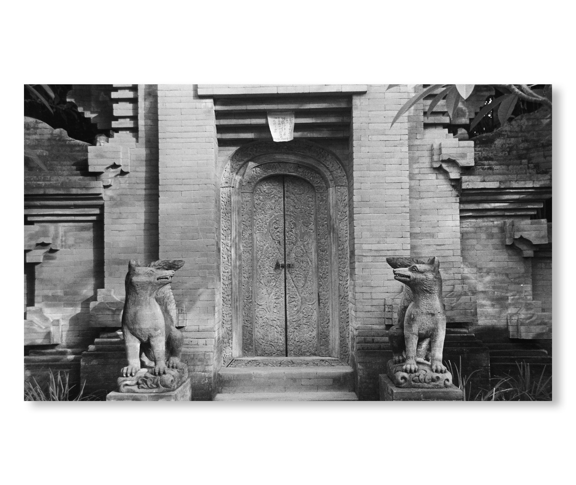 RUMAH RUBAH - A BALI HOME OF GILDAS LOAEC AND ROMY LOAEC - by Pierrot