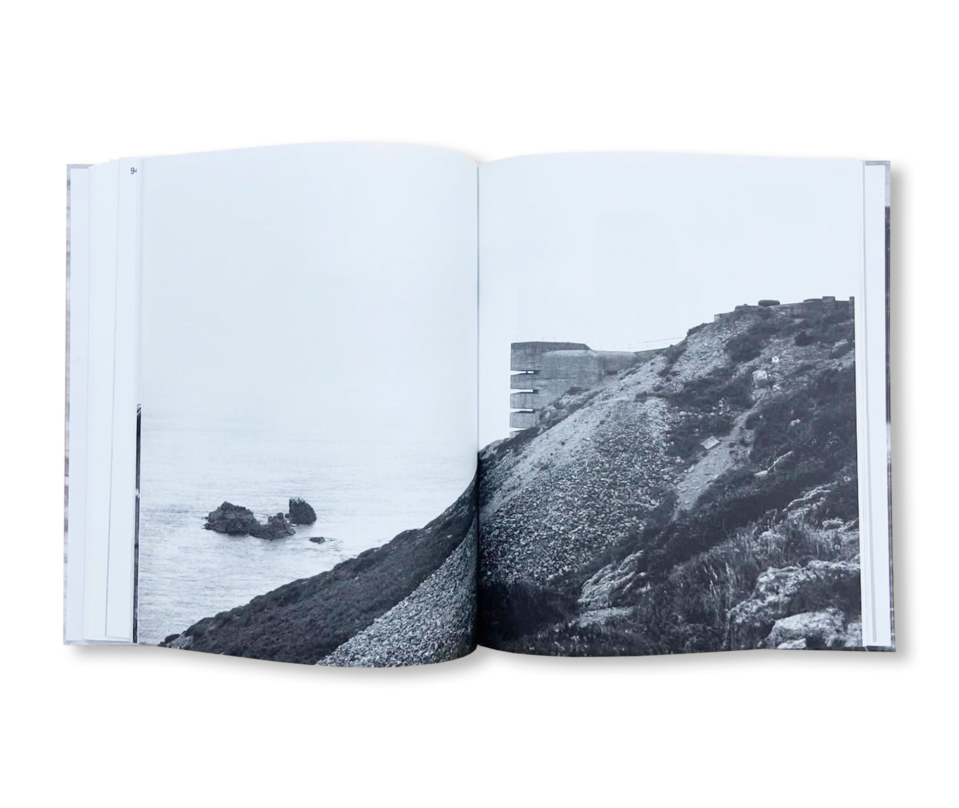 PAUL VIRILIO: BUNKER ARCHEOLOGY by Paul Virilio [ENGLISH EDITION]