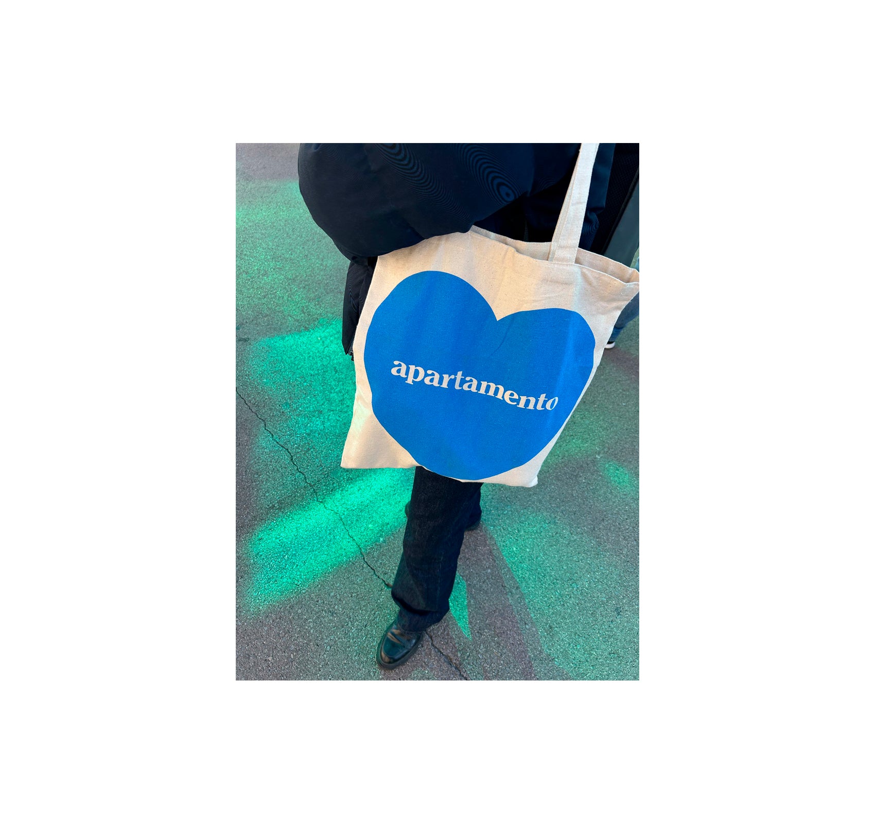 APARTAMENTO HEART TOTE BAG (BLUE FLAME)