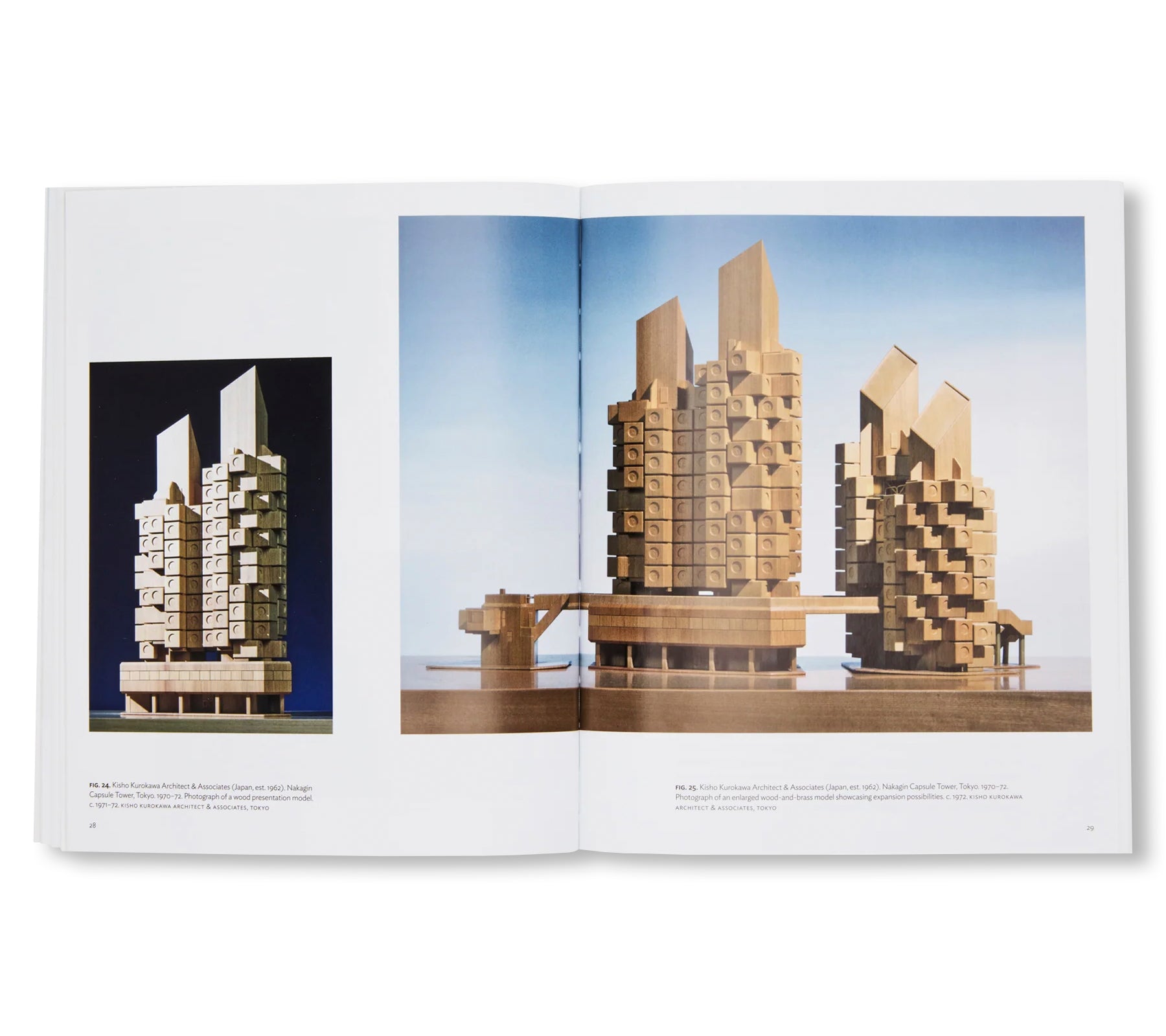 NAKAGIN CAPSULE TOWER by Kisho Kurokawa