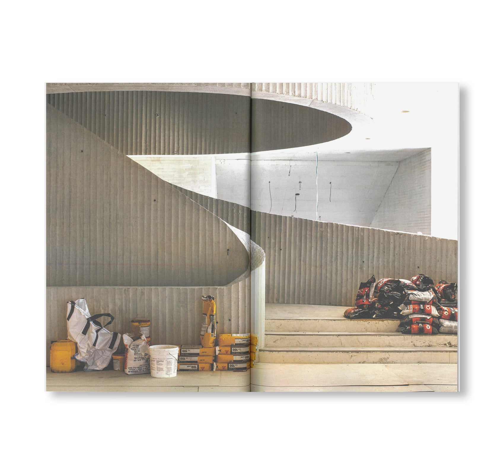 THE LIBRARY - AN OPEN BOOK by Herzog & de Meuron [ENGLISH EDITION]