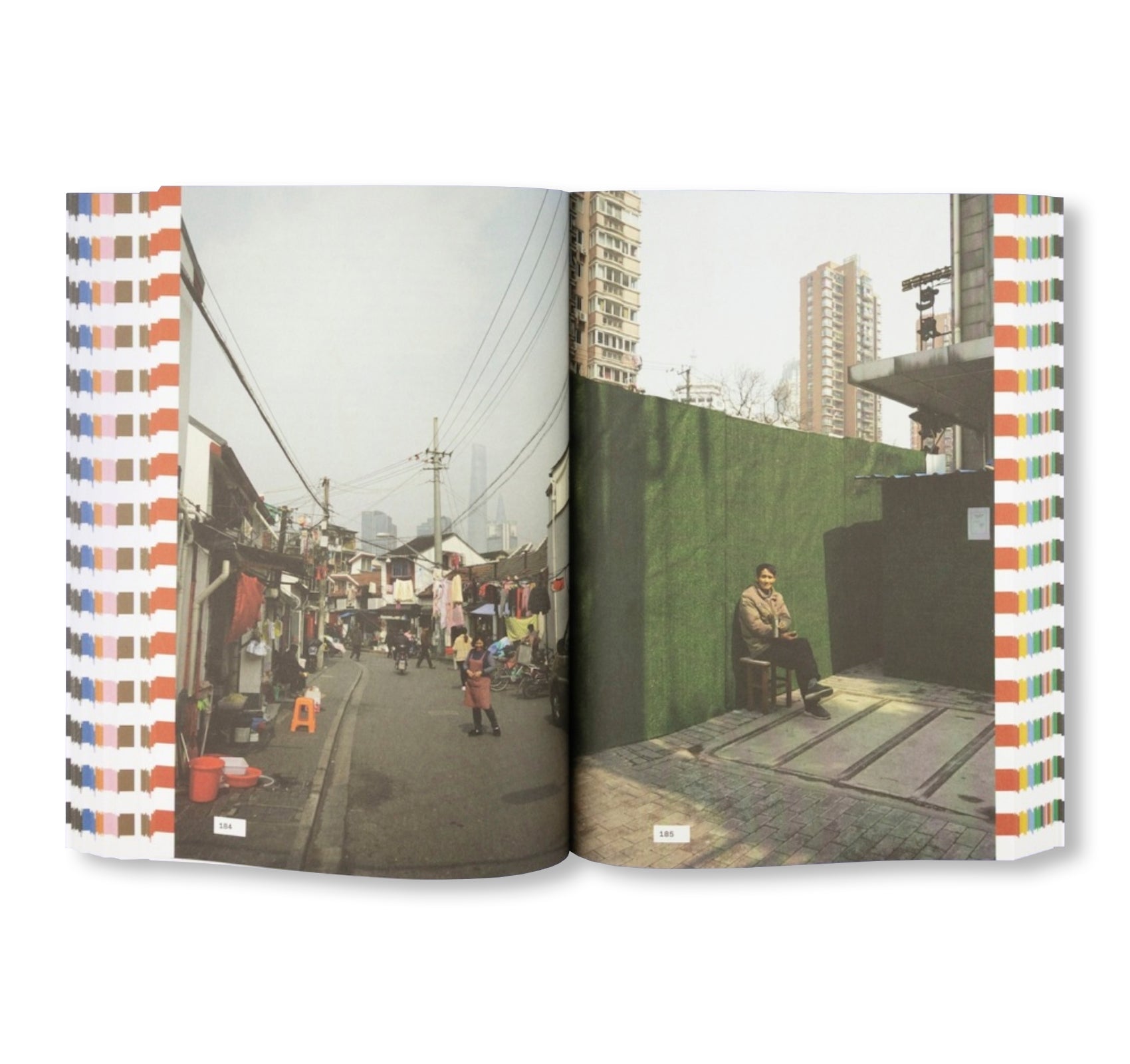 CROSS CULTURAL CHAIRS: 8 CHAIRS FROM 8 COUNTRIES: DIVERSIFYING MODERN SEATING by Matteo Guarnaccia [THIRD PRINTING]