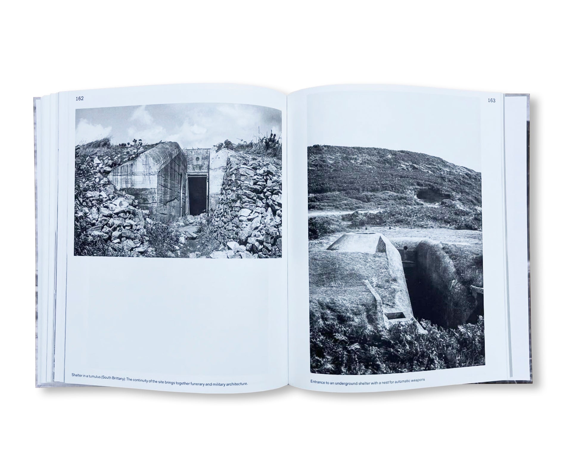 PAUL VIRILIO: BUNKER ARCHEOLOGY by Paul Virilio [ENGLISH EDITION]