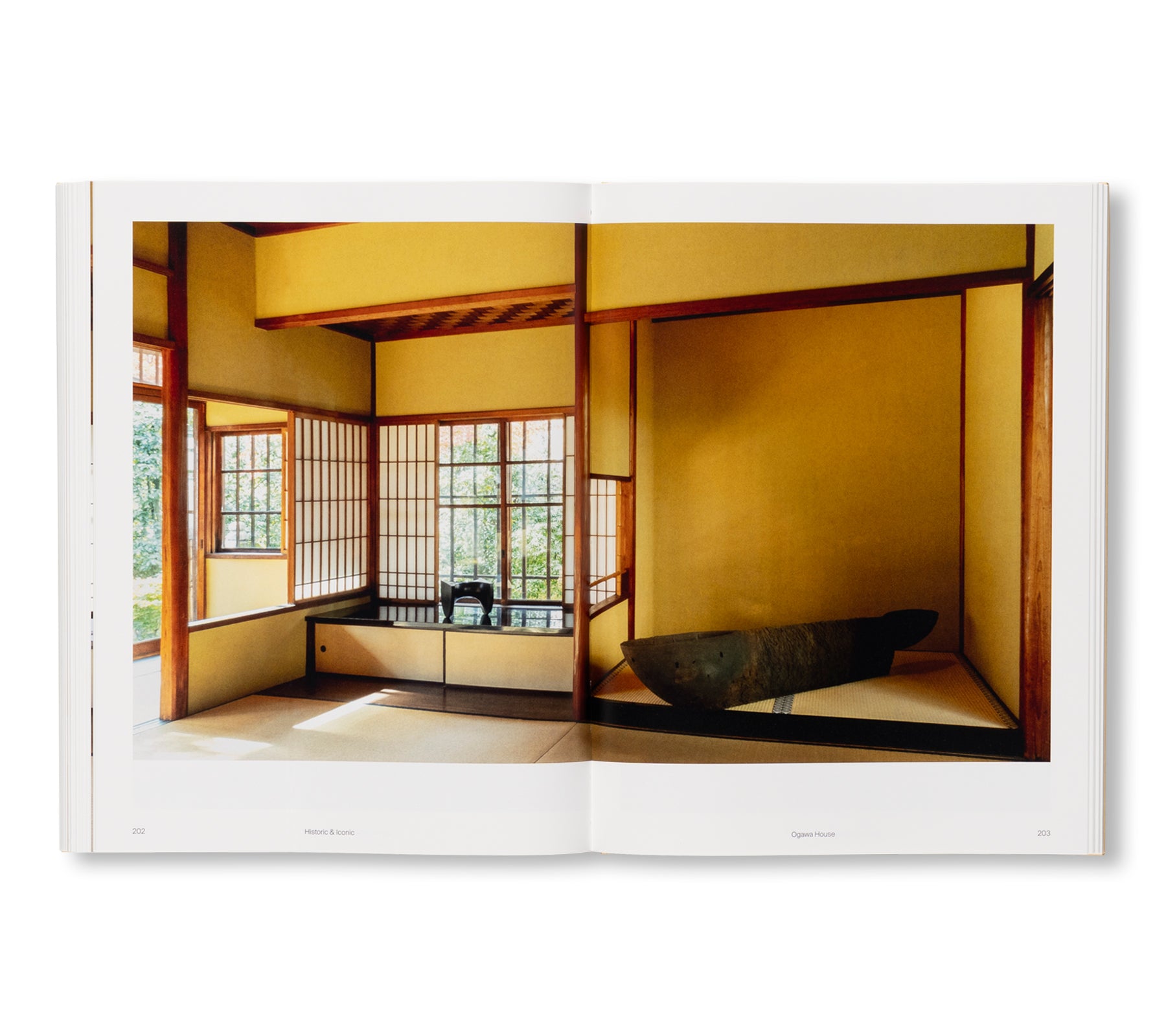 JAPANESE INTERIORS by Mihoko Iida