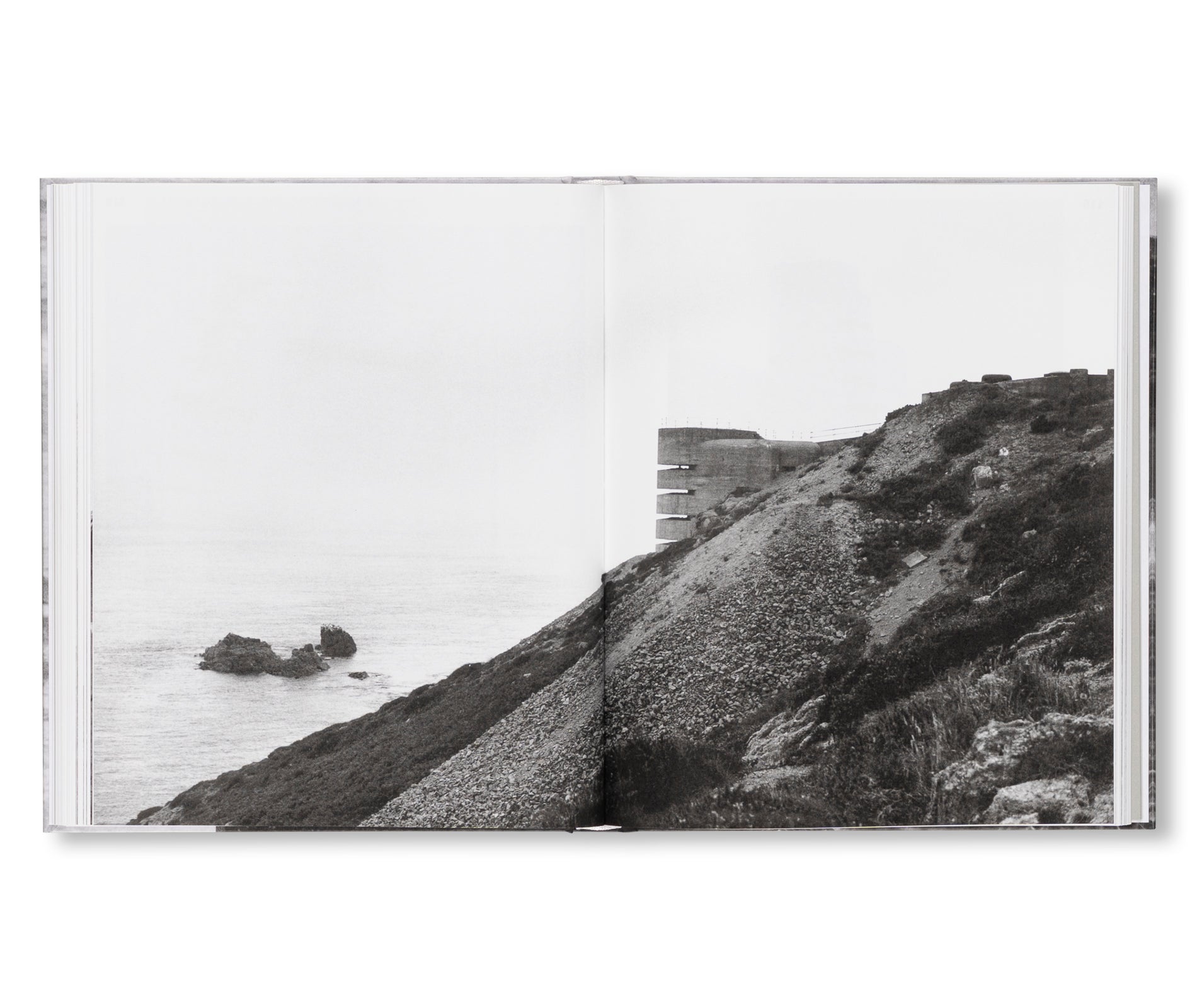 PAUL VIRILIO: BUNKER ARCHEOLOGY by Paul Virilio
