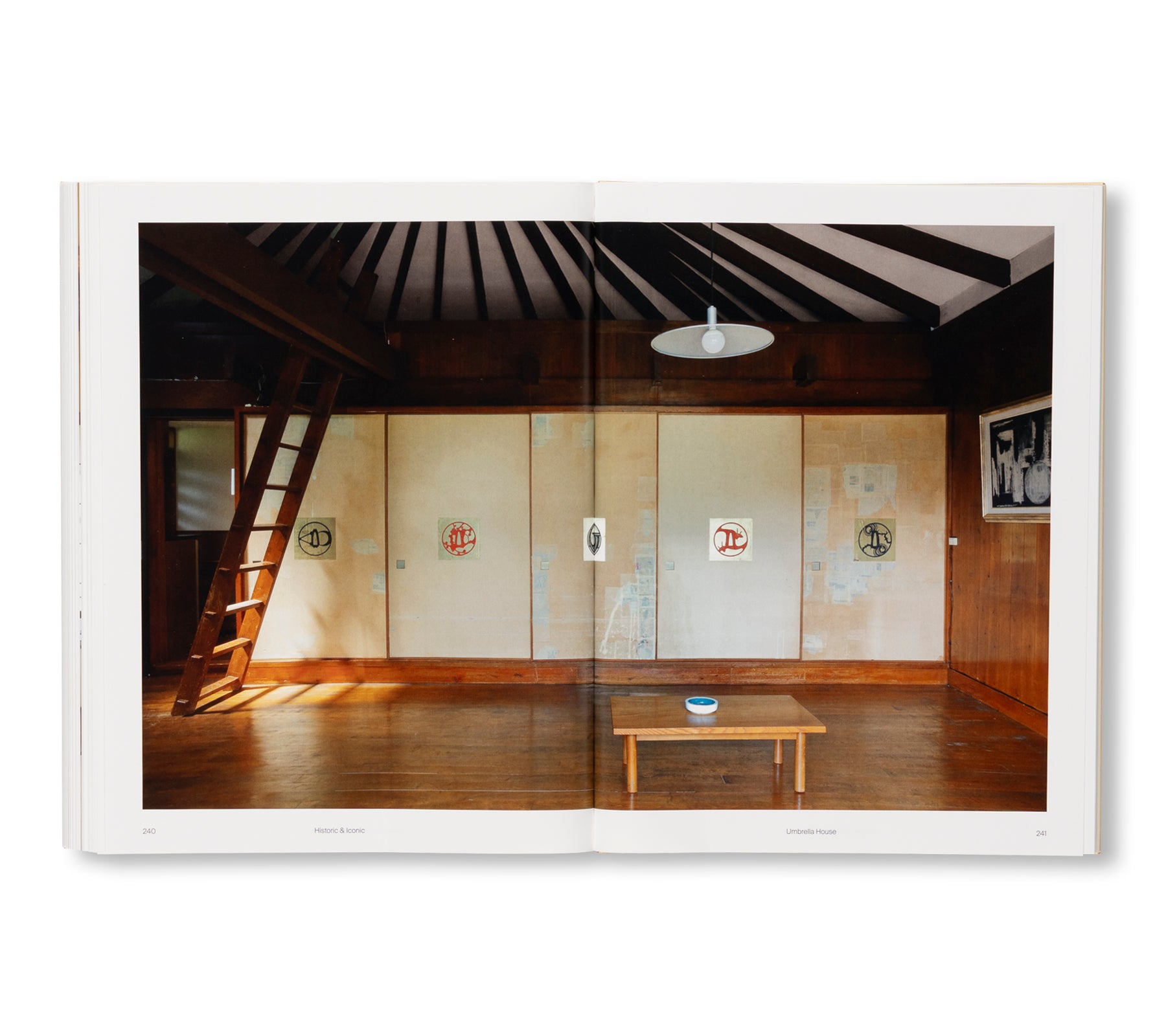 JAPANESE INTERIORS by Mihoko Iida