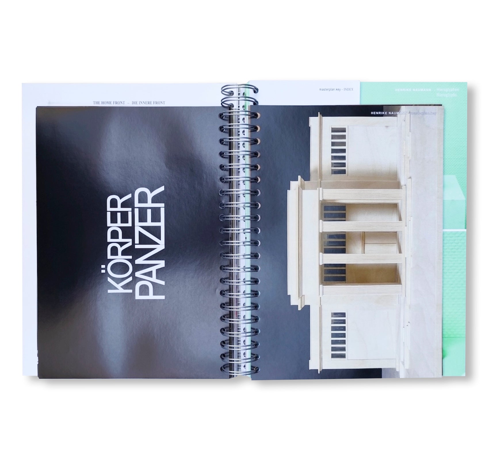 DIE INNERE FRONT - THE HOME FRONT by Henrike Naumann