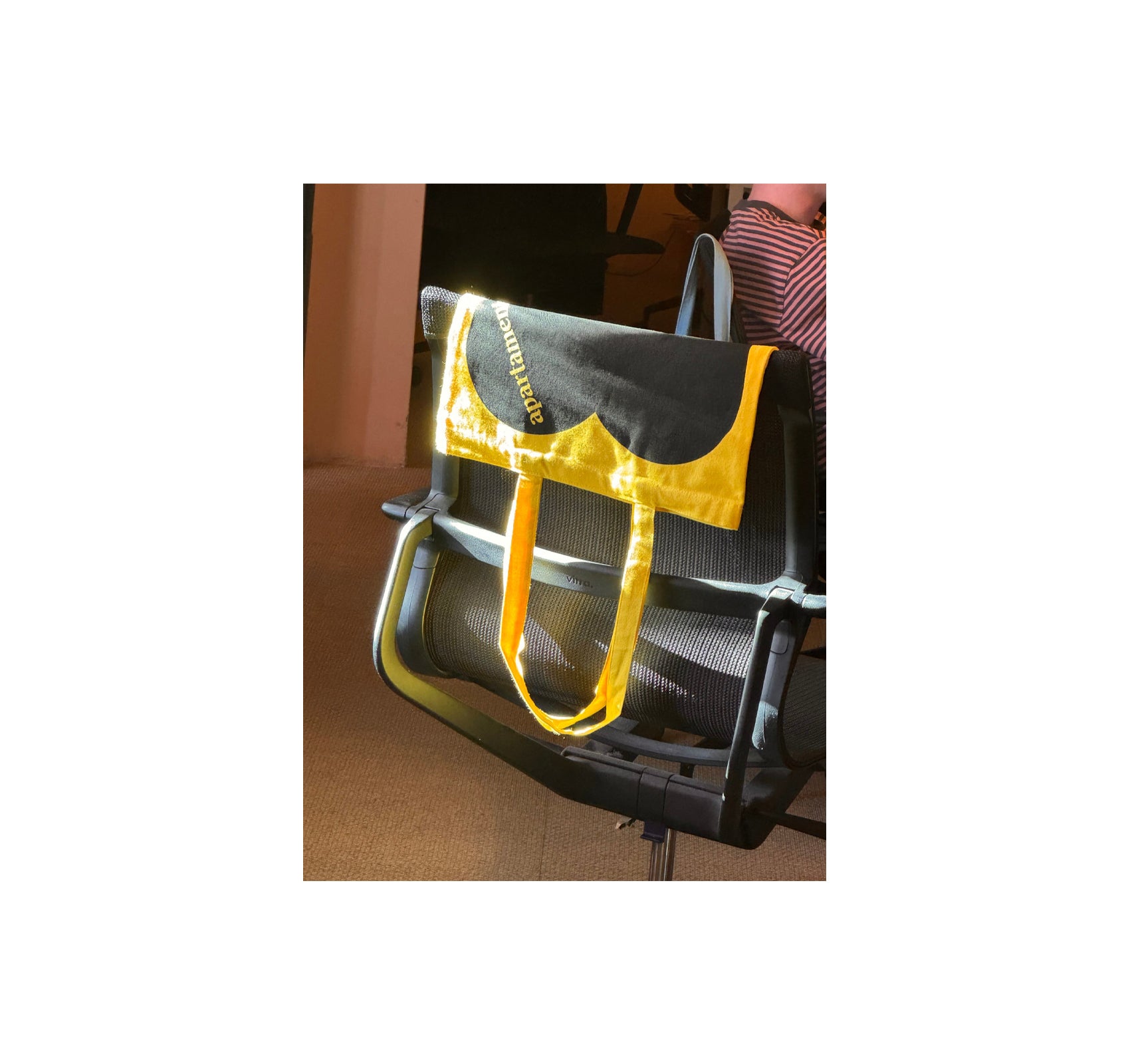 APARTAMENTO HEART TOTE BAG (YELLOW)