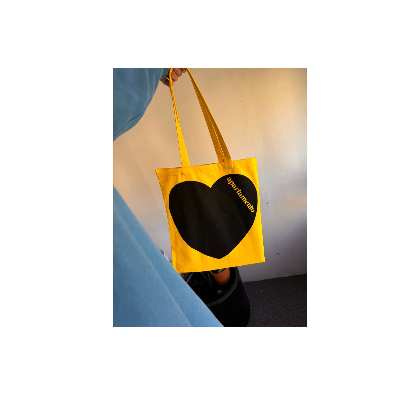 APARTAMENTO HEART TOTE BAG (YELLOW)