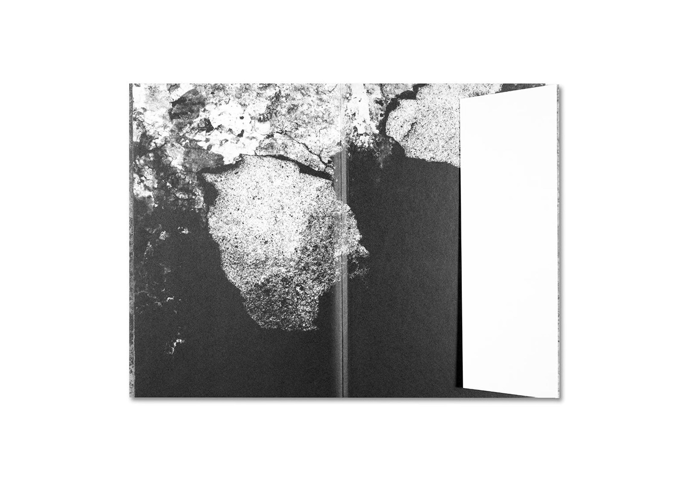 Kikuji Kawada (Maquette Edition) : Chizu • La Nouvelle Chambre Claire Kikuji Kawada (Maquette Edition) : Chizu • La Nouvelle Chambre Claire